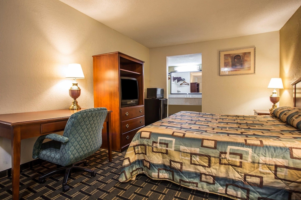 Econo Lodge Salisbury 12/49