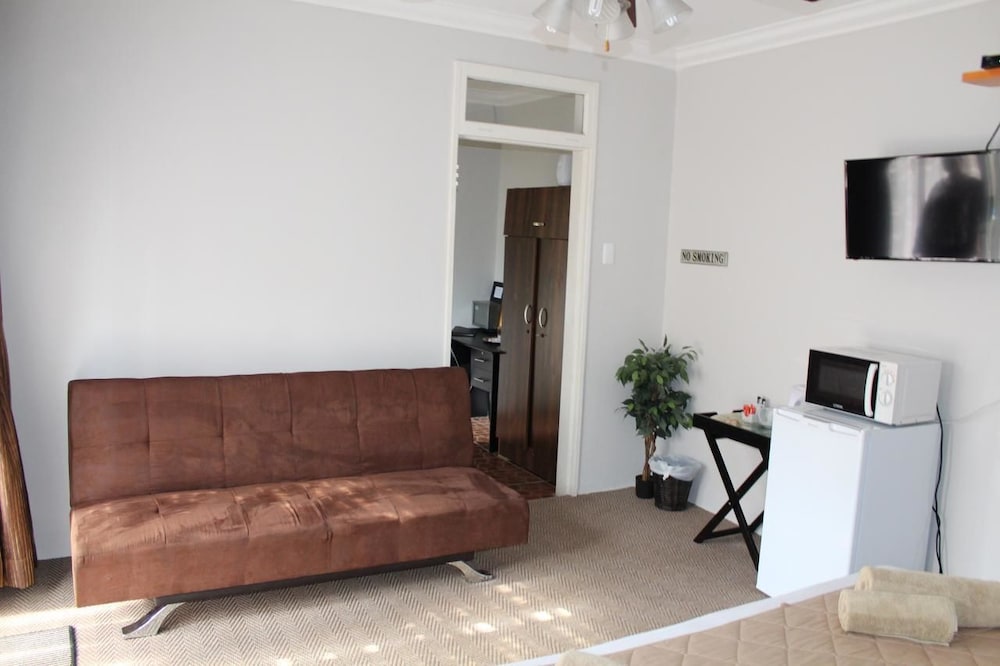 Danlee Overnight Accomodation 24/50