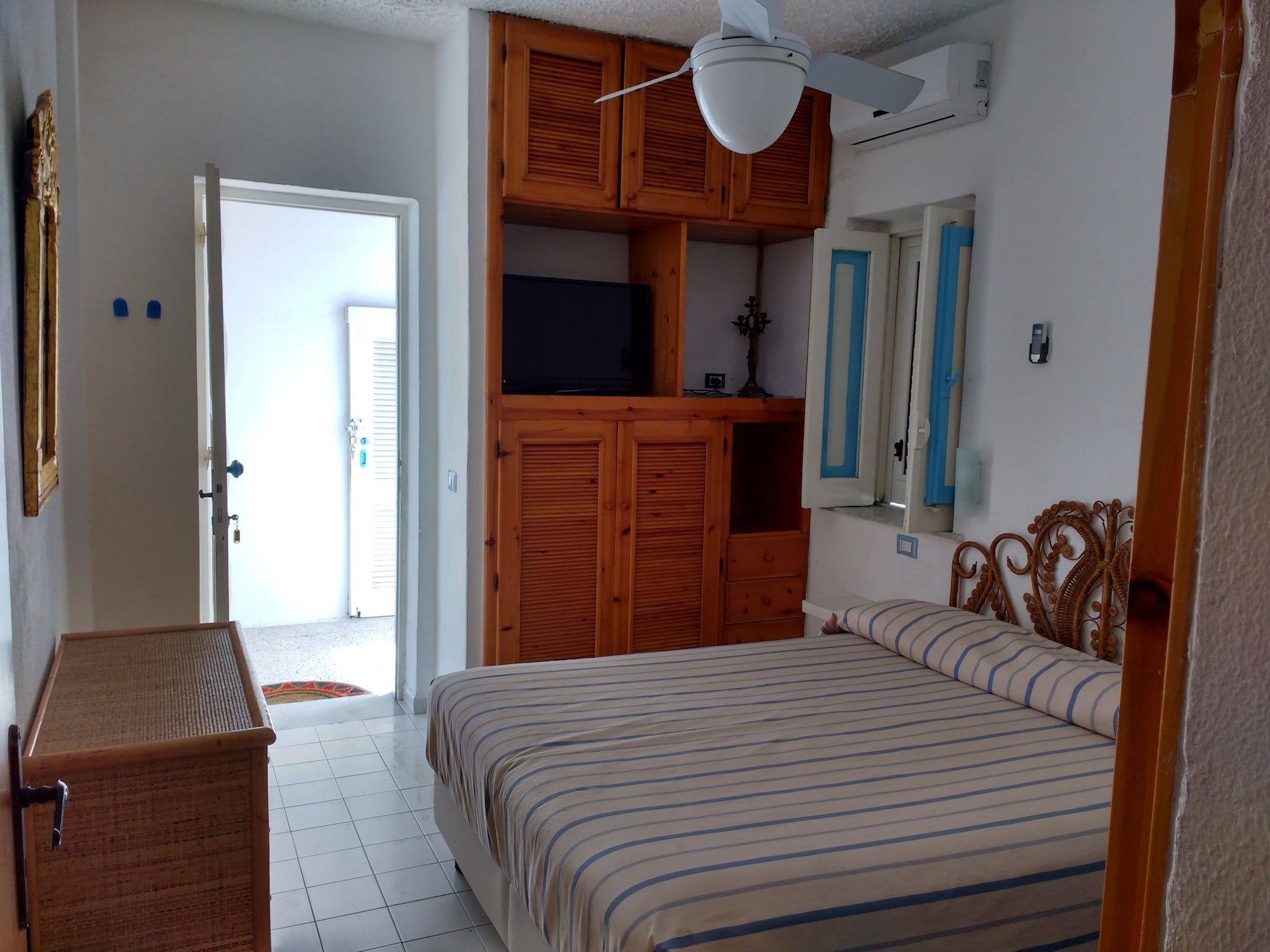 Connecting, Family, 1 Single and 2 Double Beds