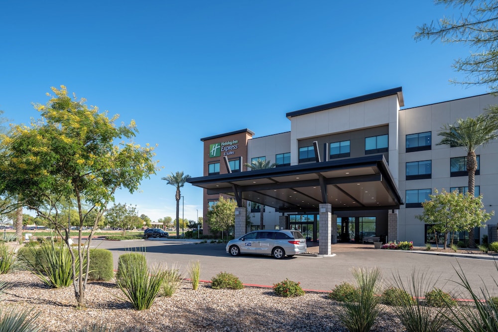 Holiday Inn Express & Suites - Gilbert - Mesa Gateway Airport 7/50