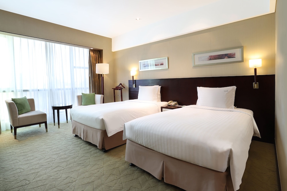 Holiday Inn Shanghai Pudong Nanpu 26/76