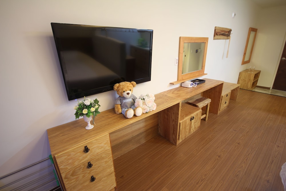 Nomad Pension In Jeju 43/62