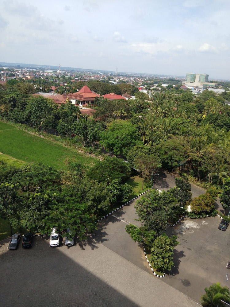 Lorin Syariah Hotel Solo 40/46
