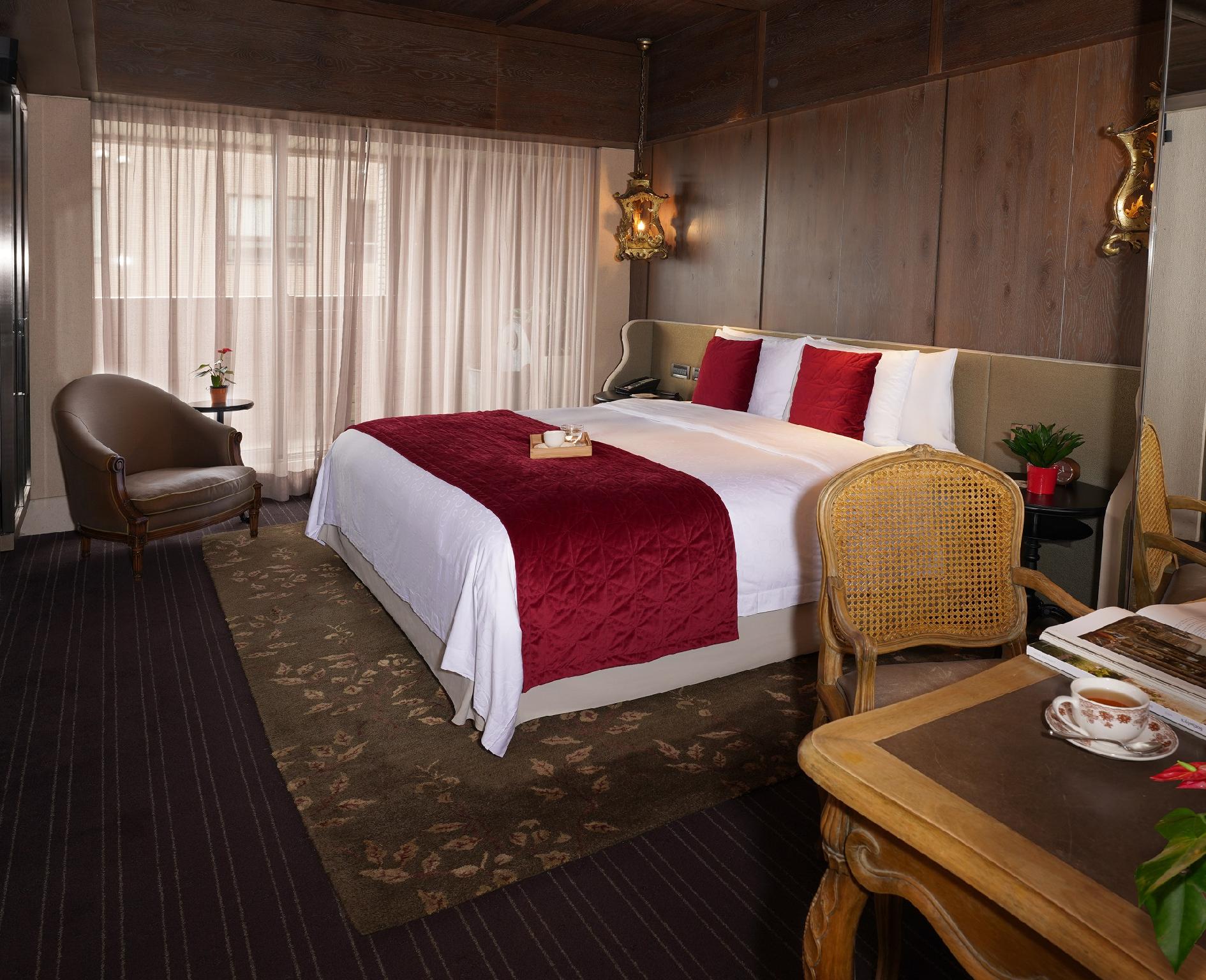 Premier, Suite, King Bed, No Parking