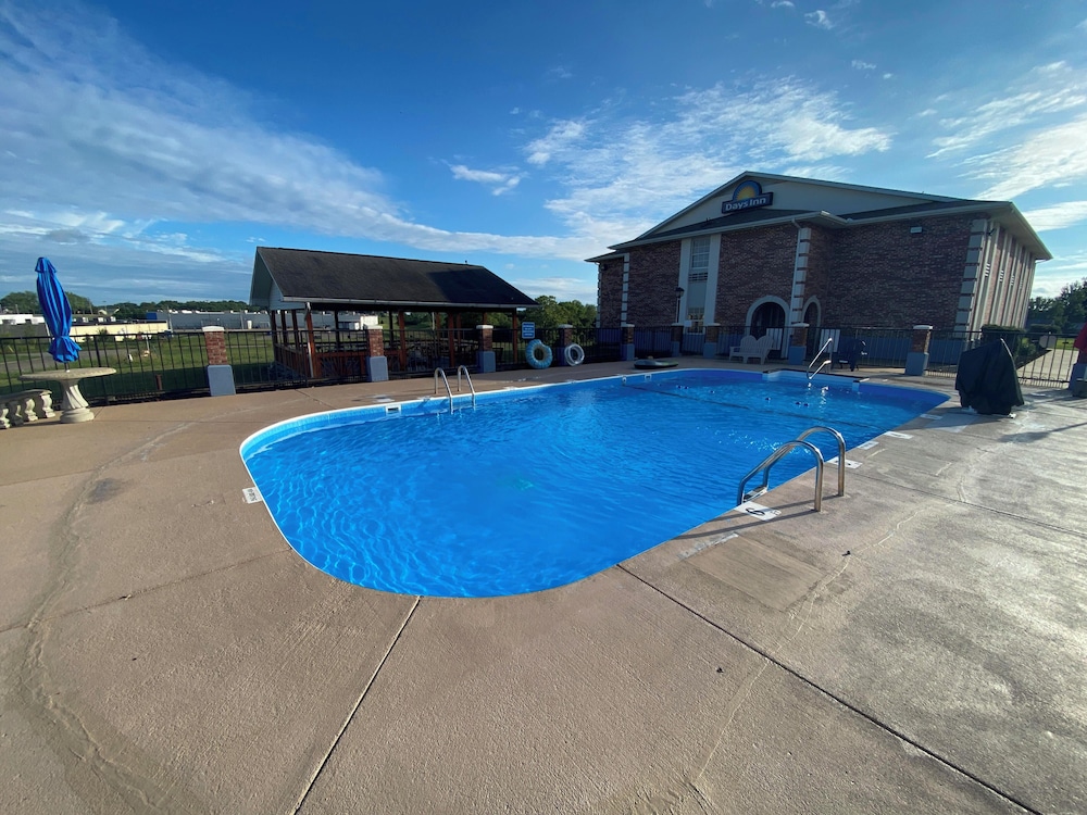 Days Inn by Wyndham Perryville 35/44