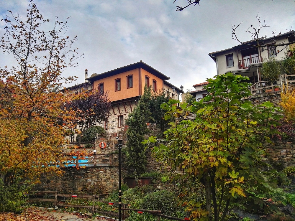 Viraggas Traditional Hotel 4/50