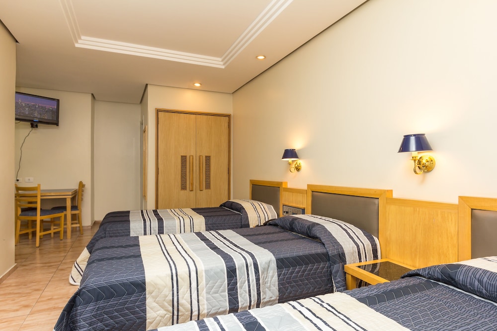 ROOM, QUADRUPLE