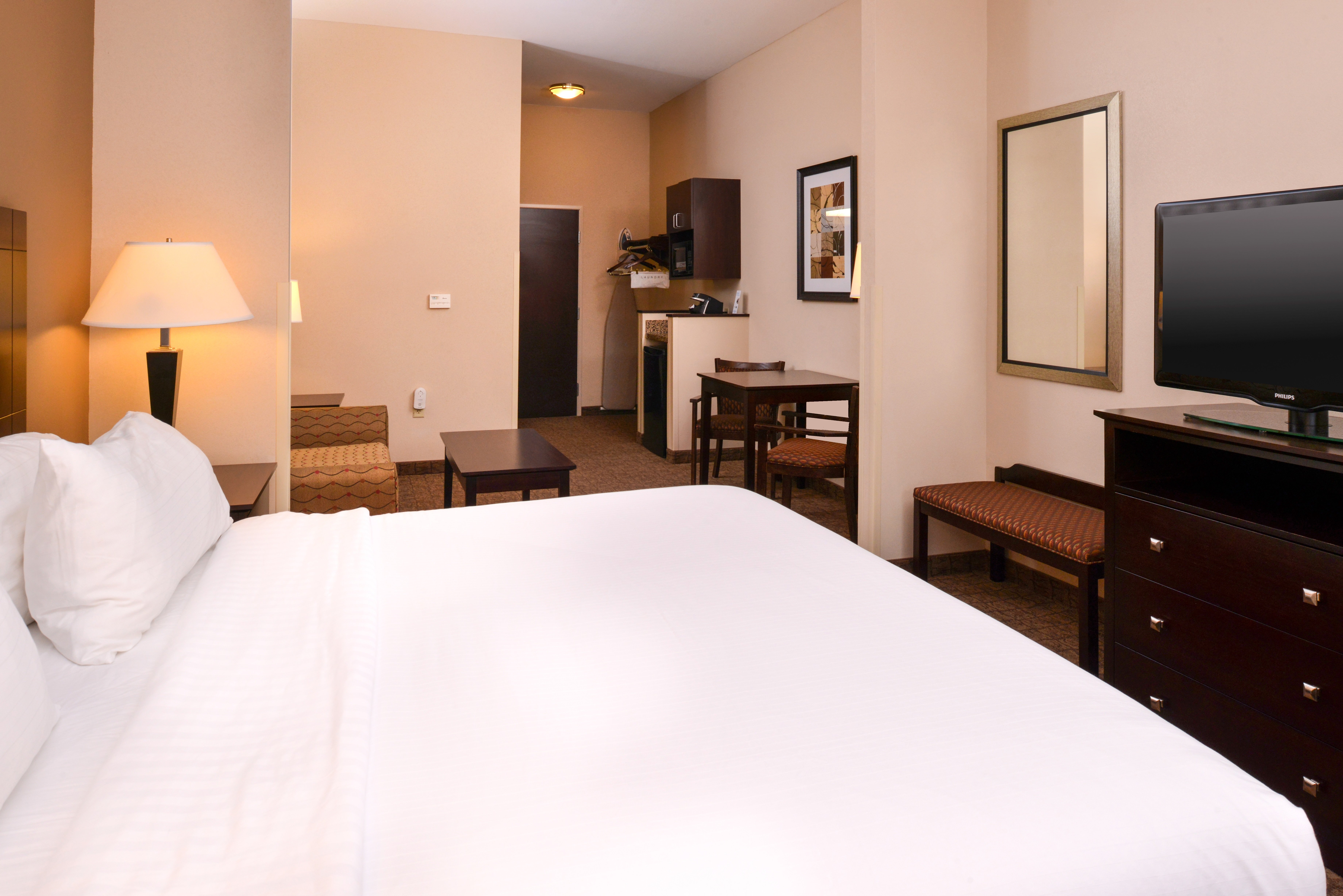 Holiday Inn Express Hotel And Suites Fairmont 22/64