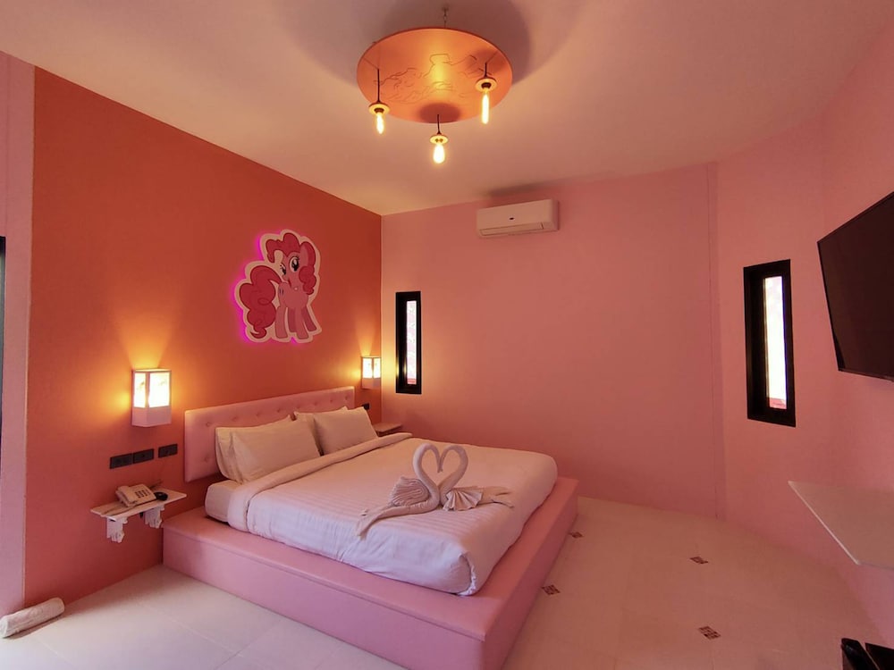 HONEYMOON, SUITE