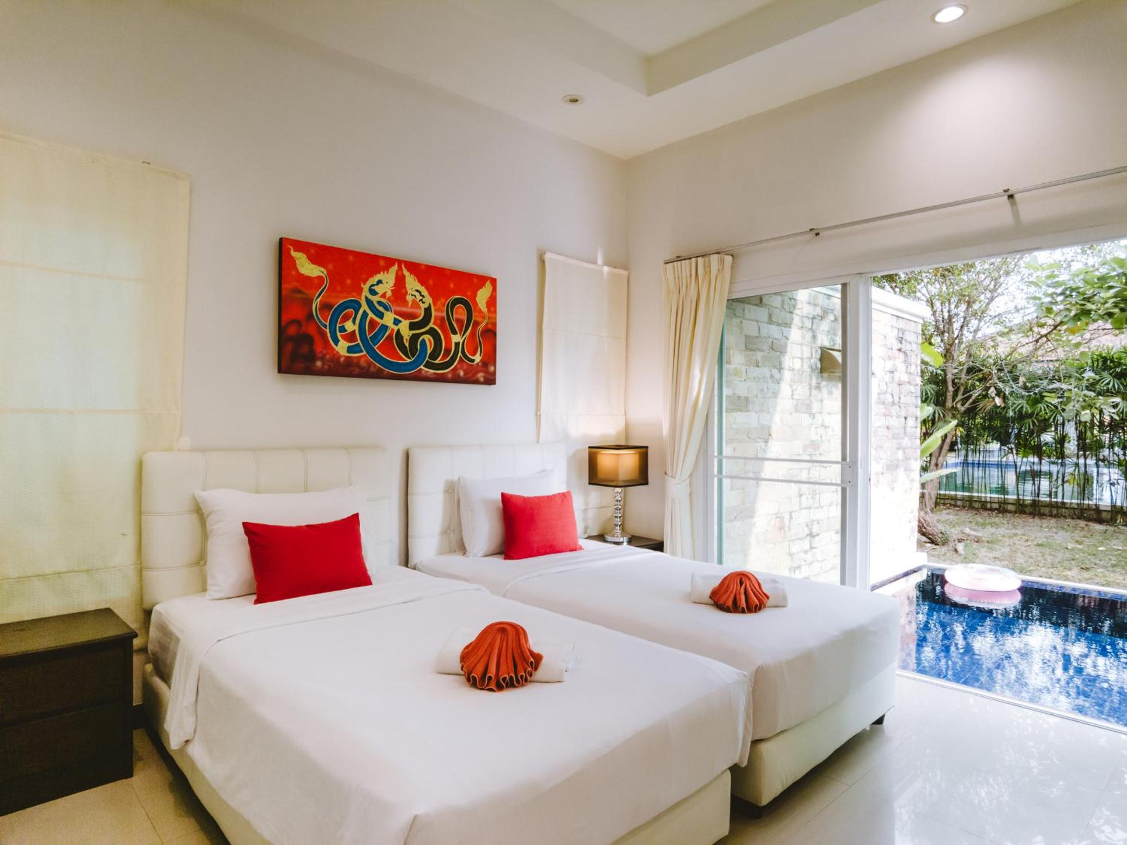 3 BEDROOMS, POOL, VILLA