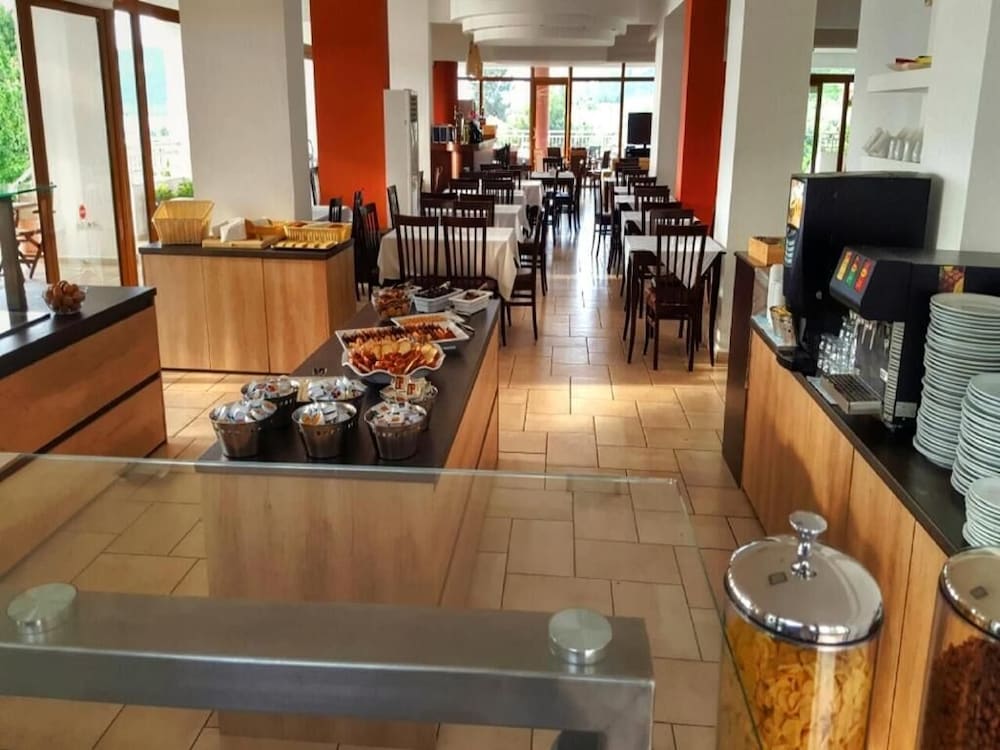 Maranton Beach Hotel 47/55