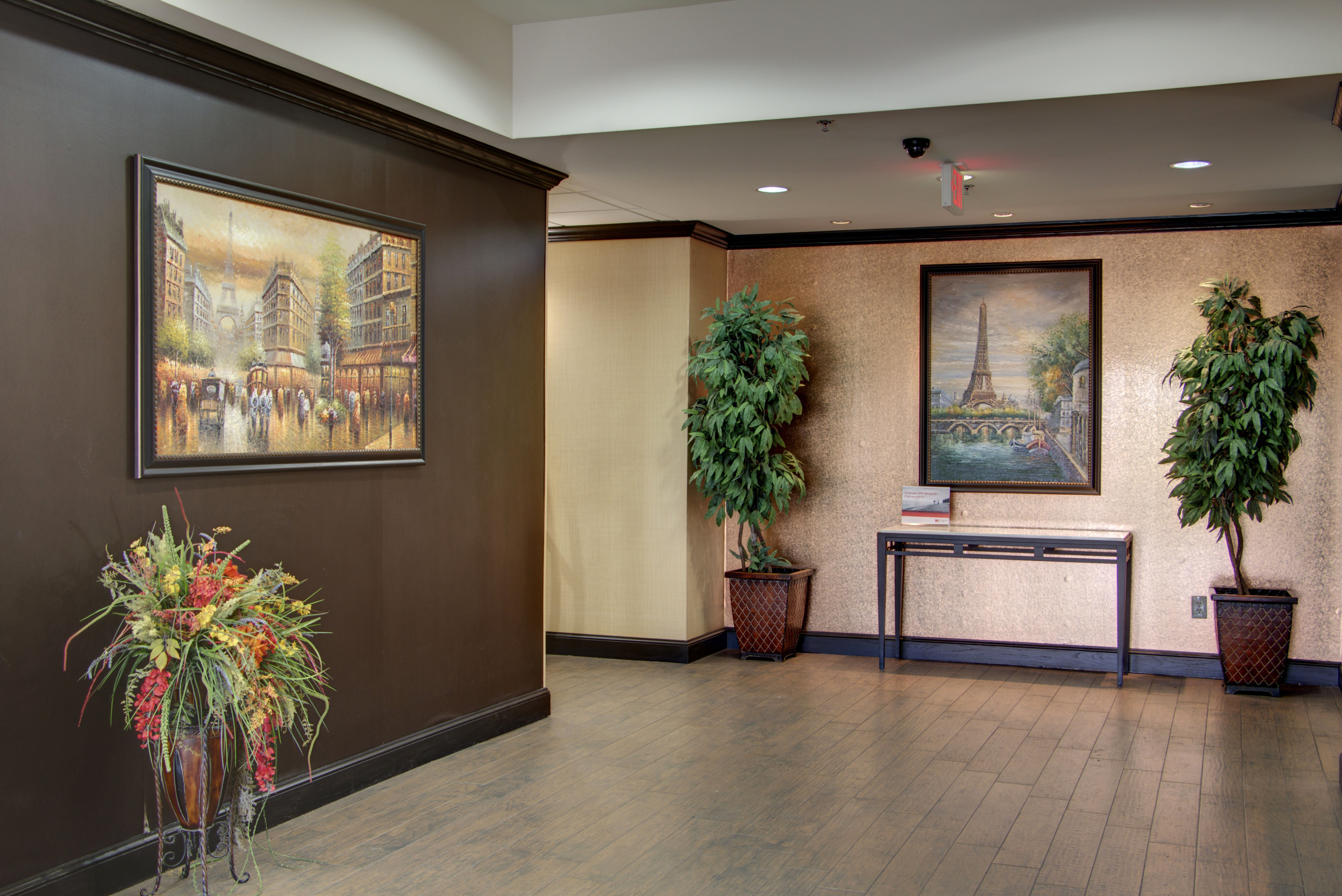 Holiday Inn Express Hotel and Suites Paris 6/30