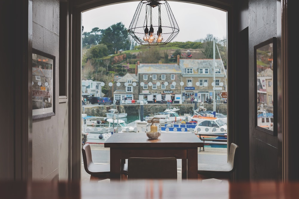 The Old Custom House 34/39