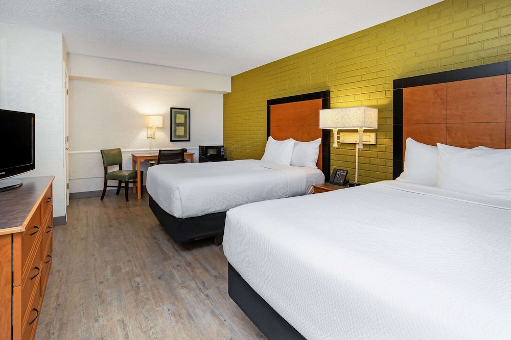 La Quinta Inn Tampa Airport Stadium Westshore 8/29