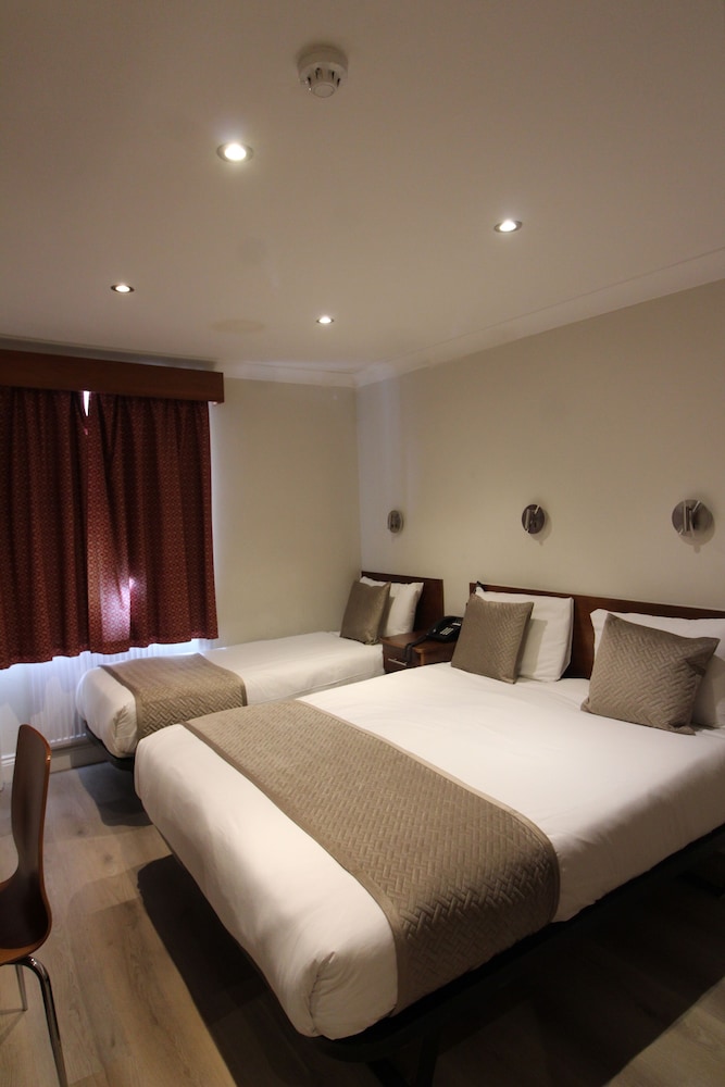 Wedgewood Hotel 32/66
