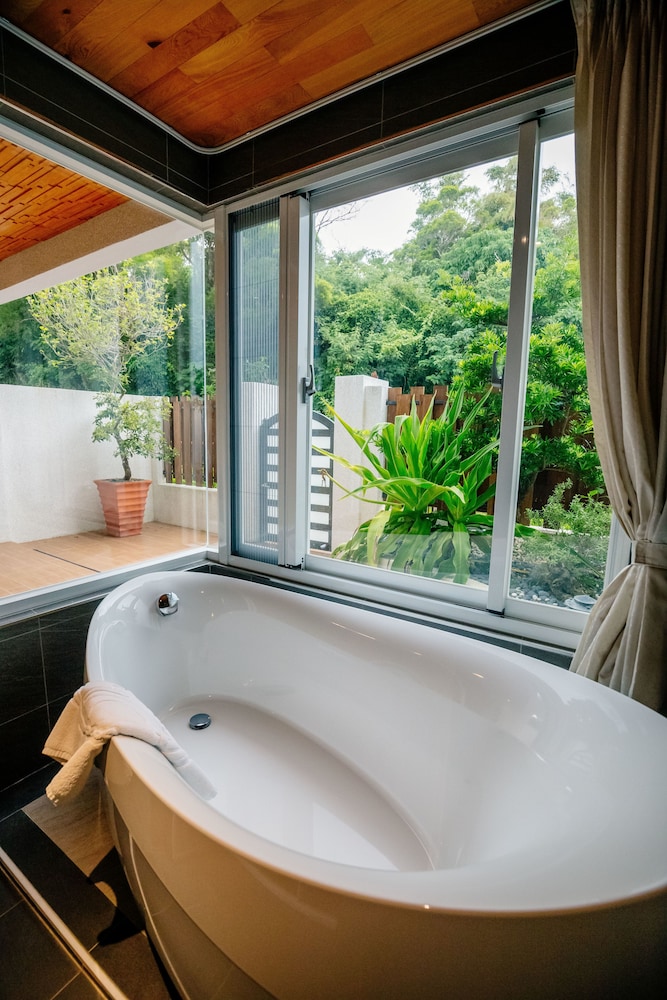 Bay Forest Boutique Hotel 72/72