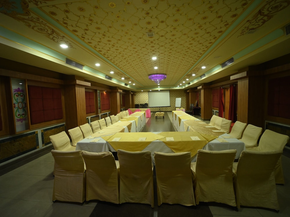 Fort Chandragupt Hotel 26/32