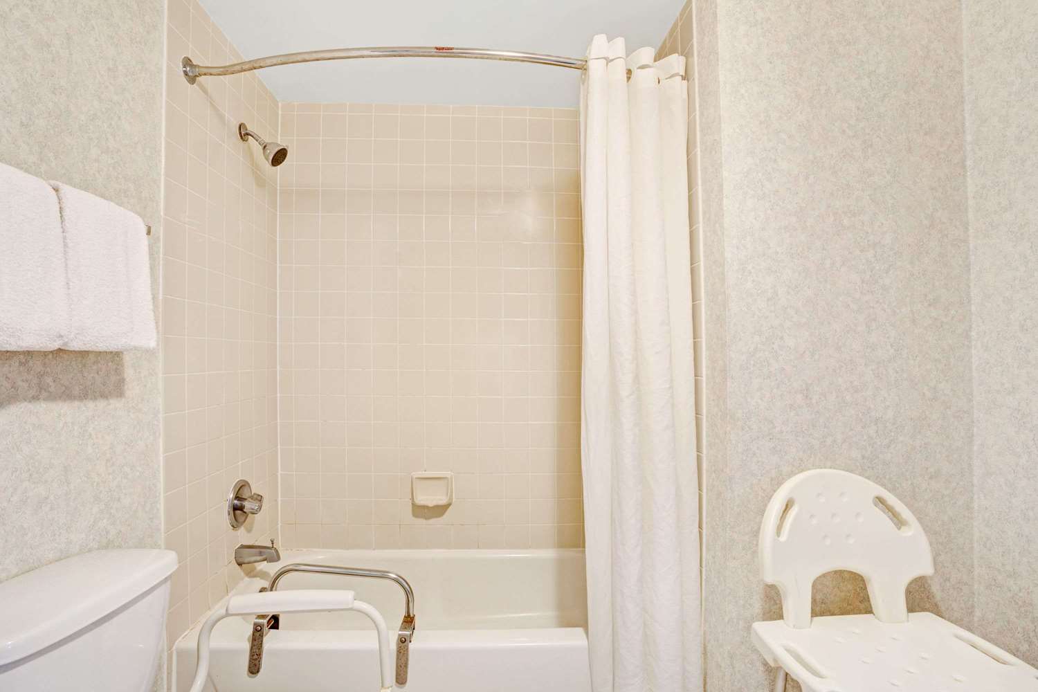 Super 8 By Wyndham Fredericksburg 25/28