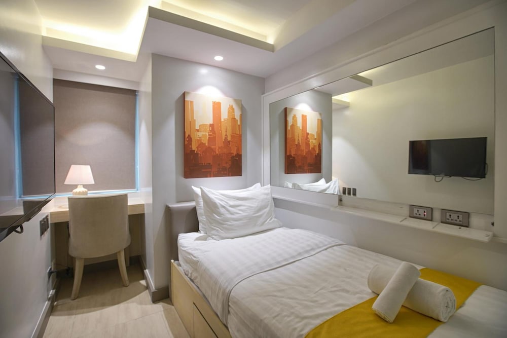 The Mini Suites - Eton Tower Makati 24/63