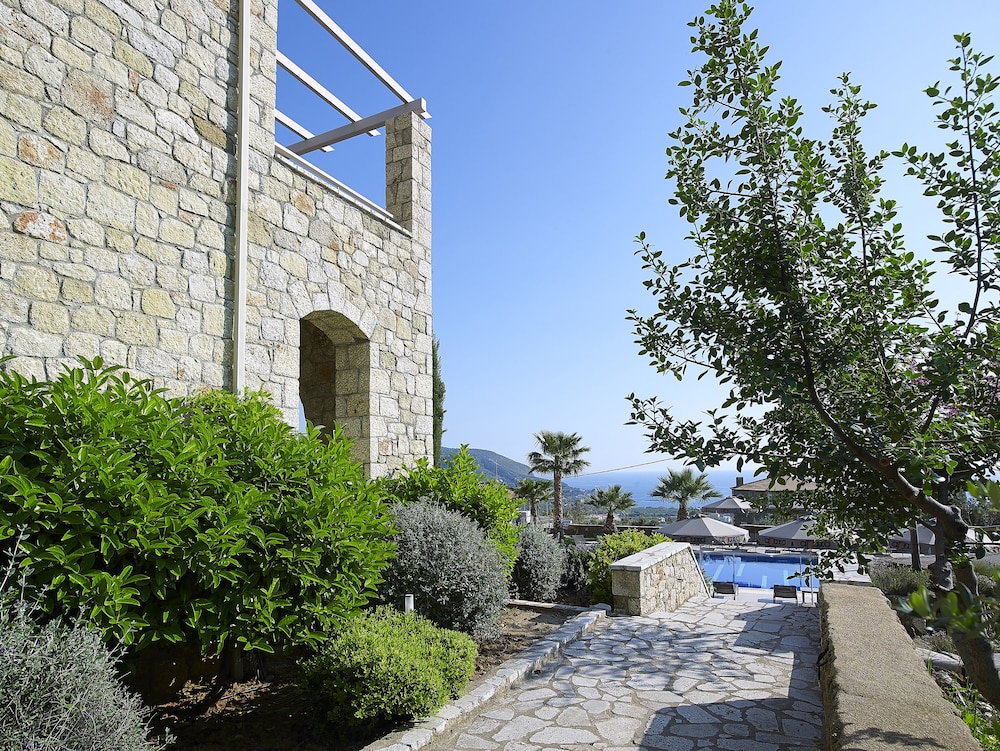 Anaxo Resort 66/69