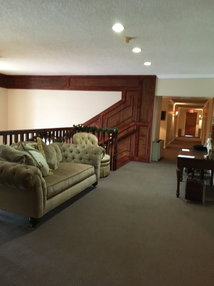 Colts Neck Inn Hotel 45/64