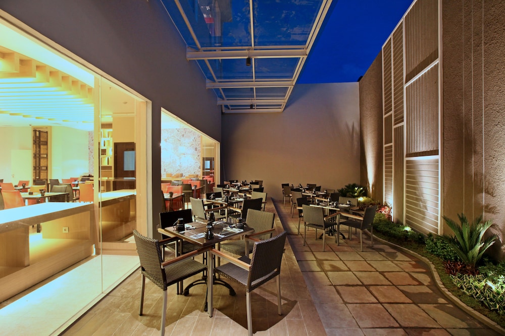 Hotel Neo Cirebon 37/51
