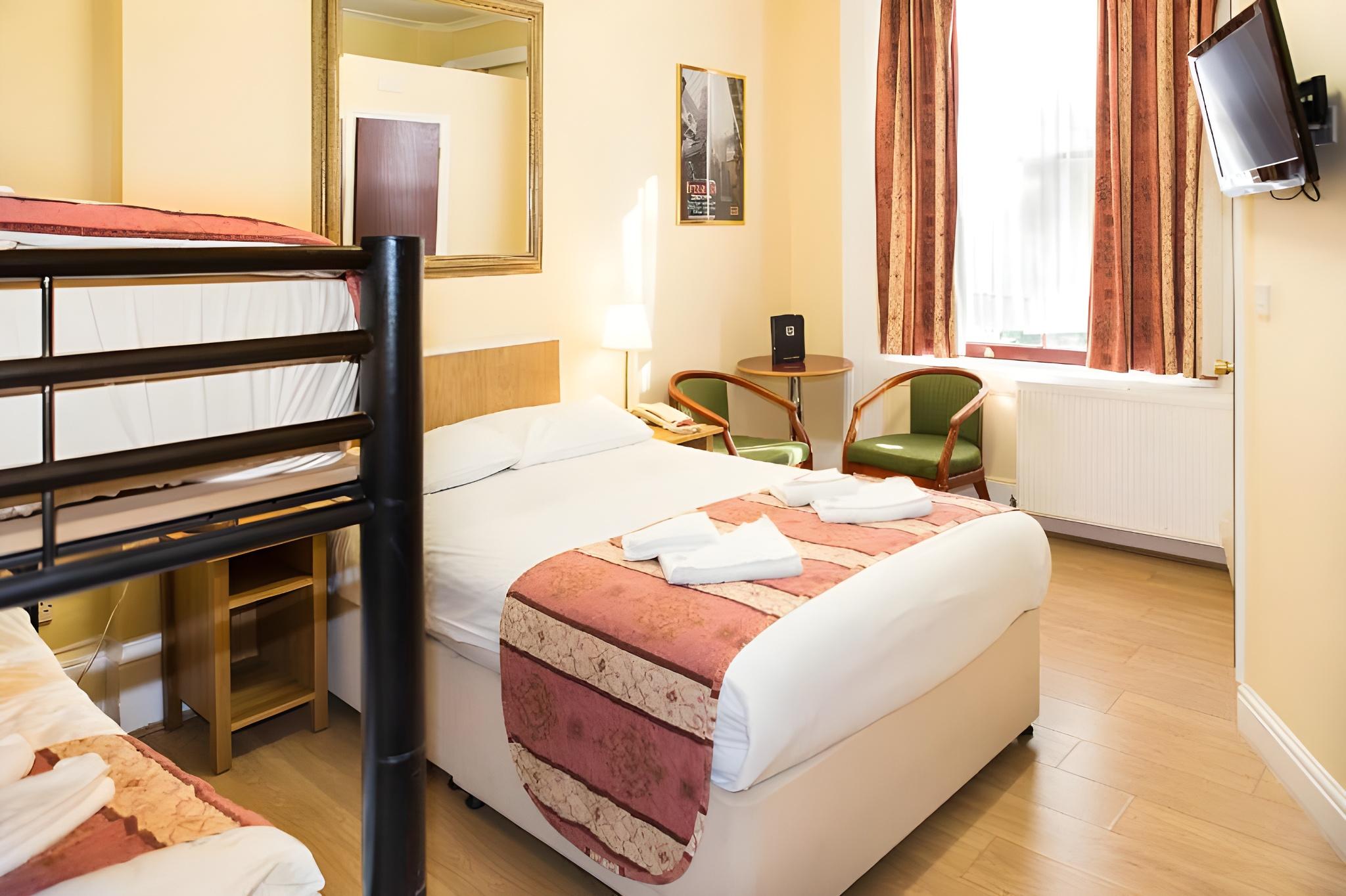 ROOM, DOUBLE BED