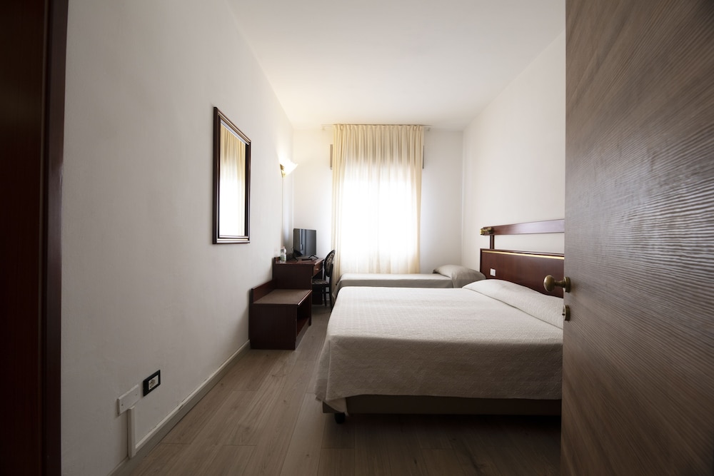 ROOM, TRIPLE