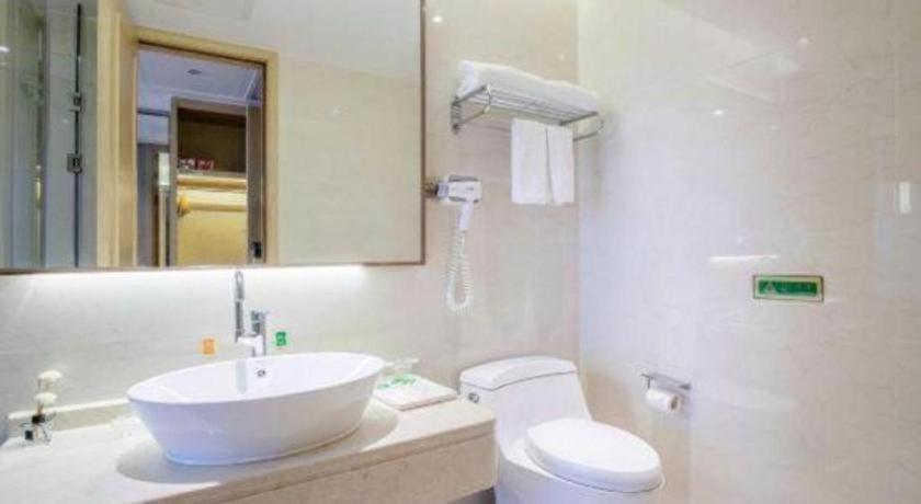 Vienna Hotel (Zhongshan Xiaolan High Speed Railway Station) 57/59