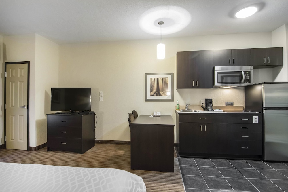 Quality Inn & Suites Thompson, MB 29/41