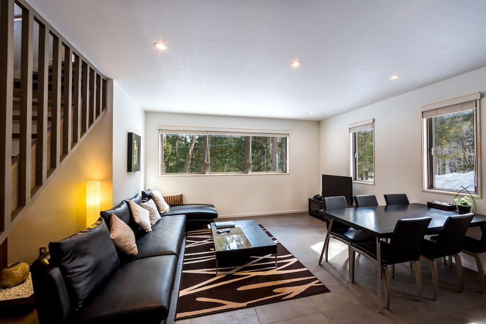Phoenix Chalets 36/50