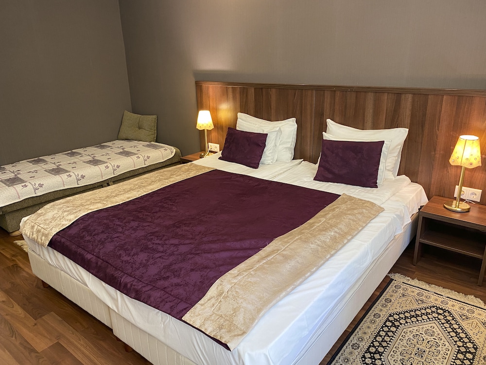 2 BEDROOMS, FAMILY, APARTMENT, BALCONY, GARDEN AREA