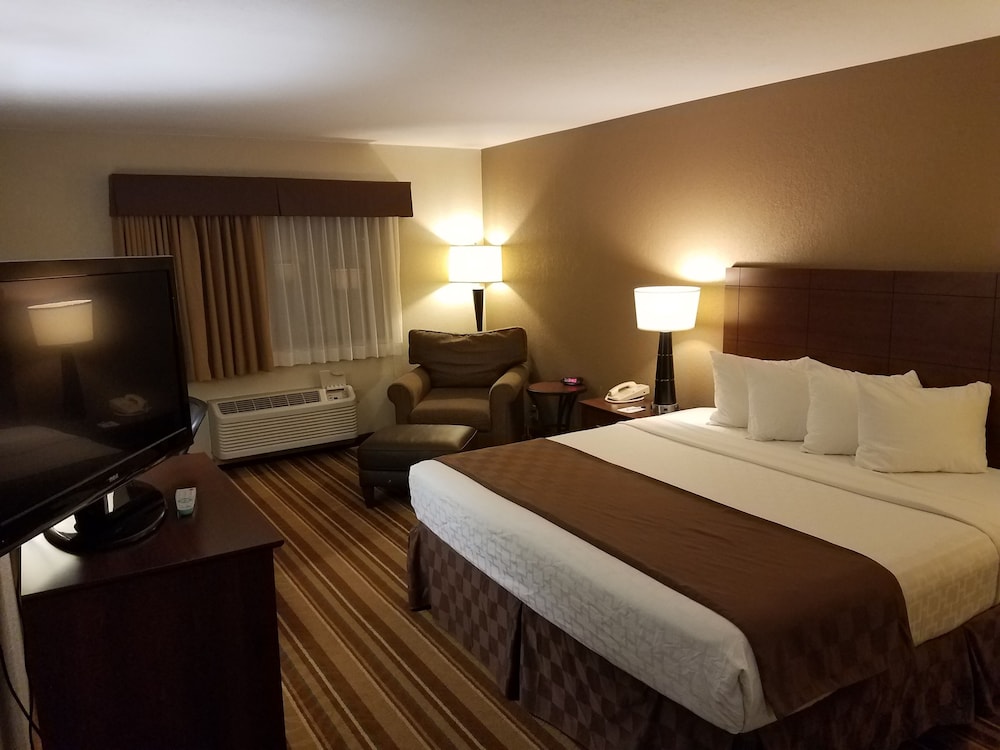 Rock Island Inn & Suites Marshalltown 23/55