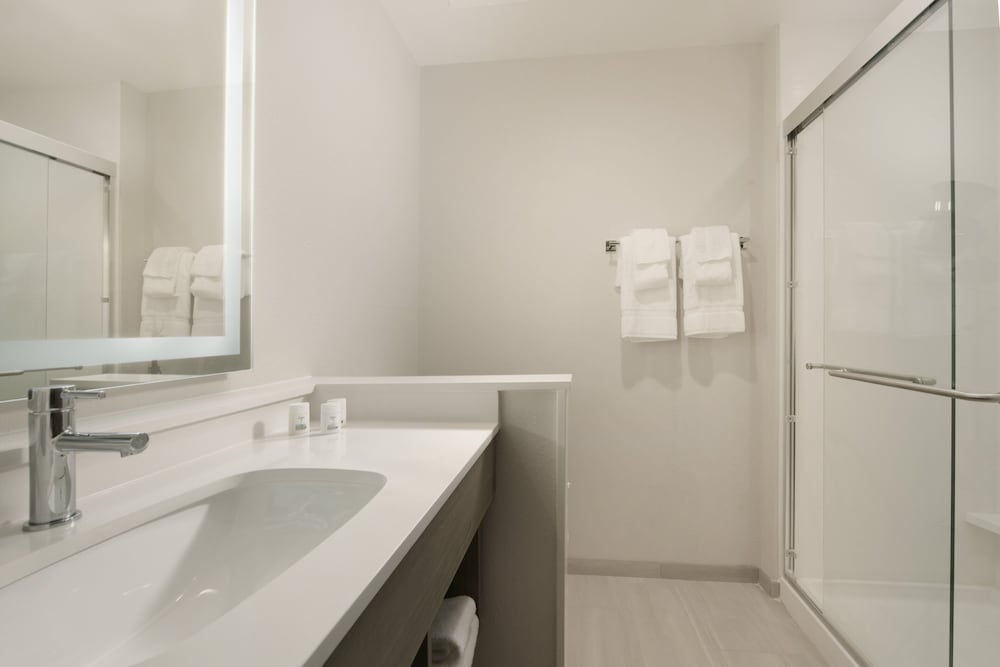 Holiday Inn Express and Suites Williamstown - Glassboro, an IHG Hotel (ex. Best Western Monroe Inn) 23/62