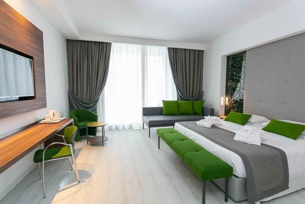 COMFORT, TRIPLE, BALCONY