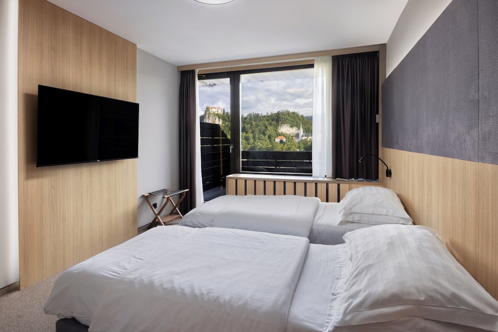 Hotel Kompas 14/48
