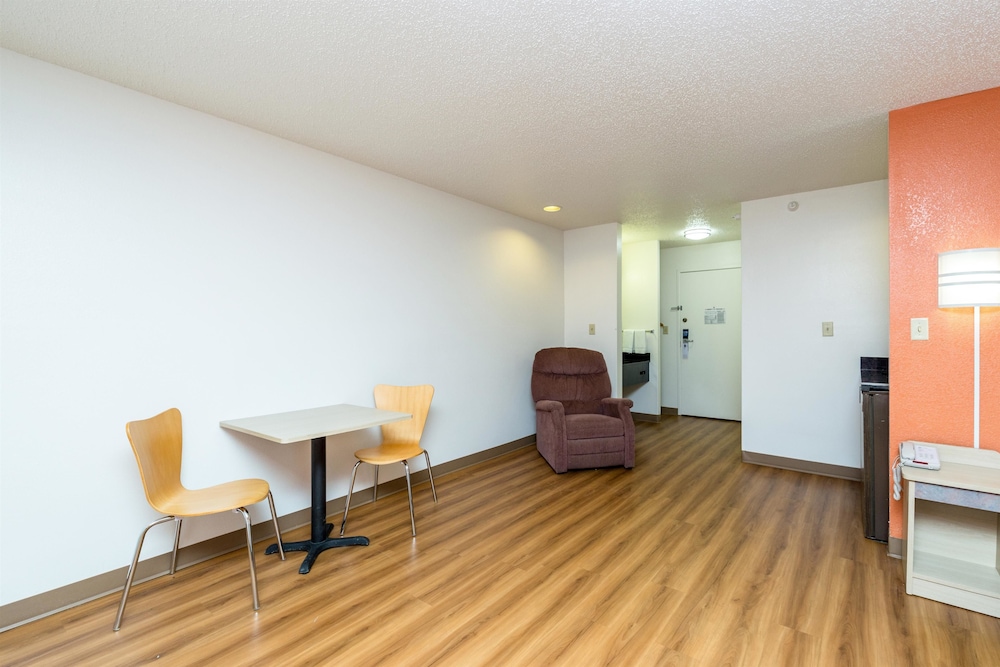Motel6 Waterloo, IA 37/50