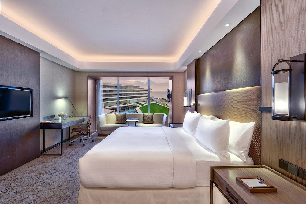 Conrad Manila 9/53