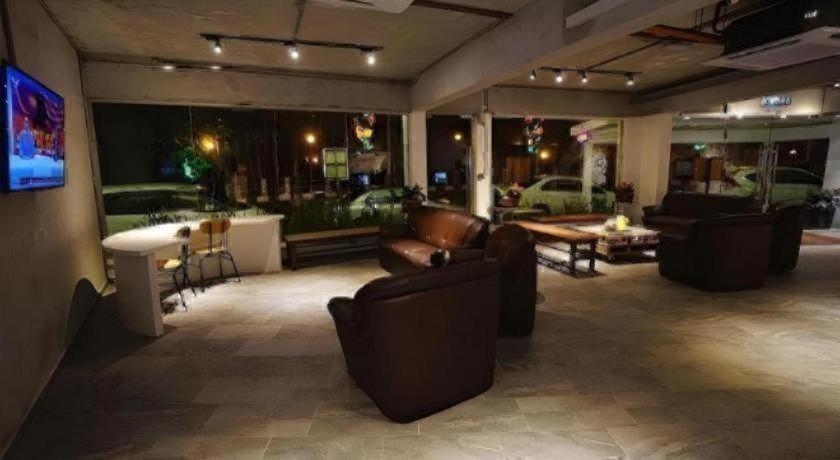 Riverine Garden Hotel 31/39