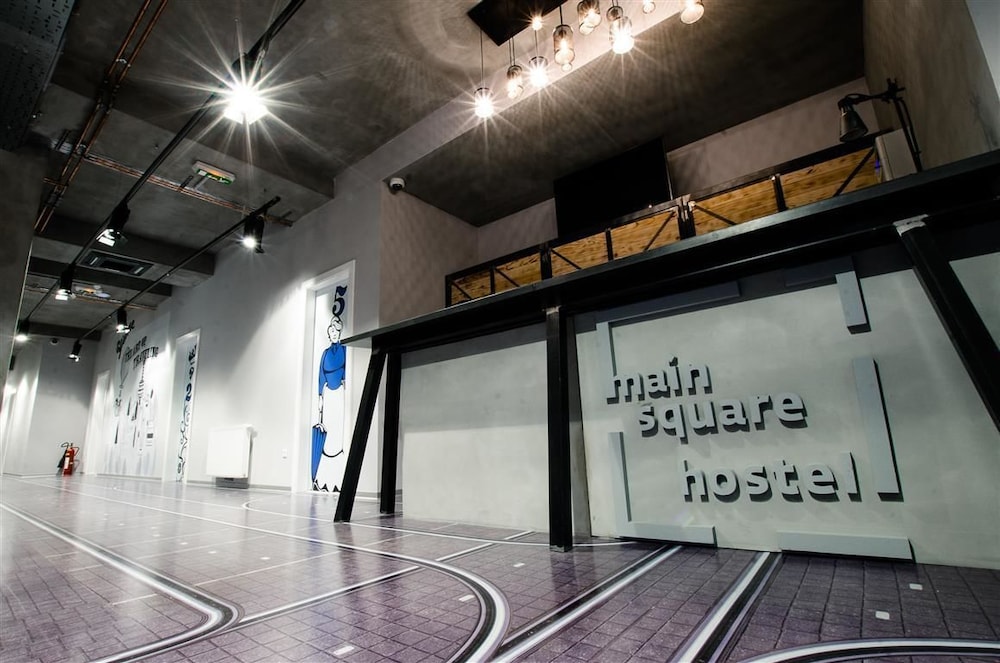 Main Square Hostel 9/40