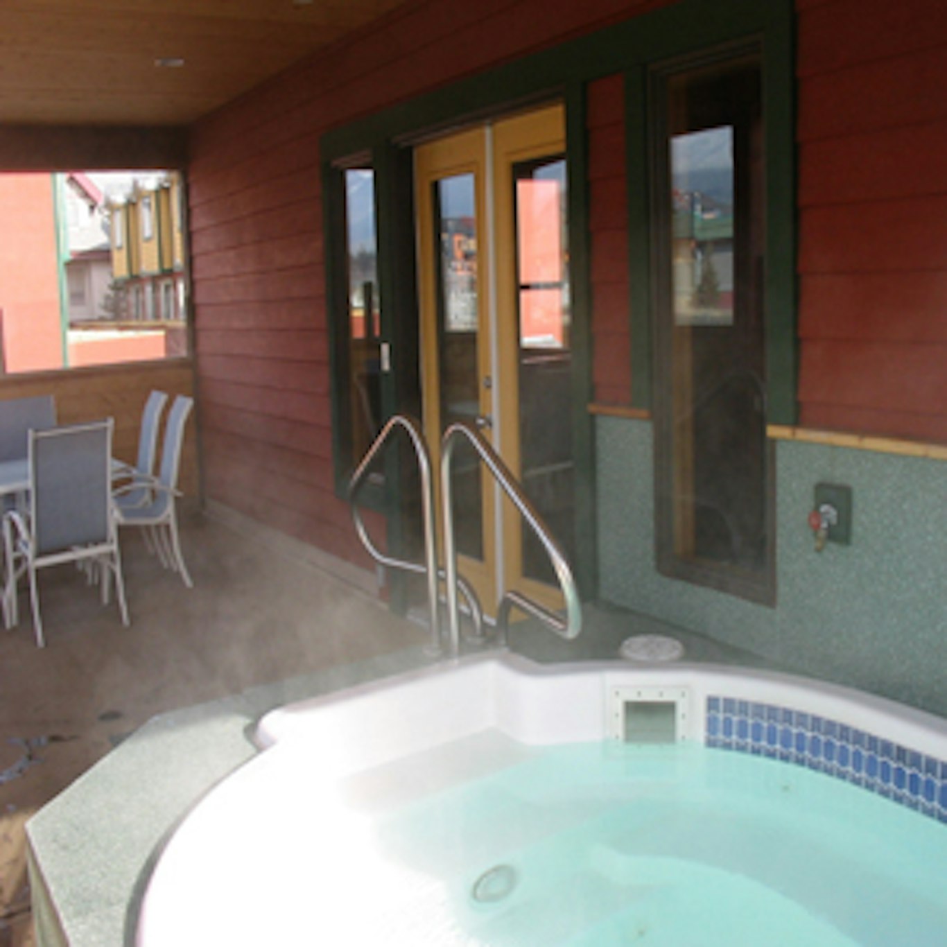 Canadian Rockies Chalets 3/5