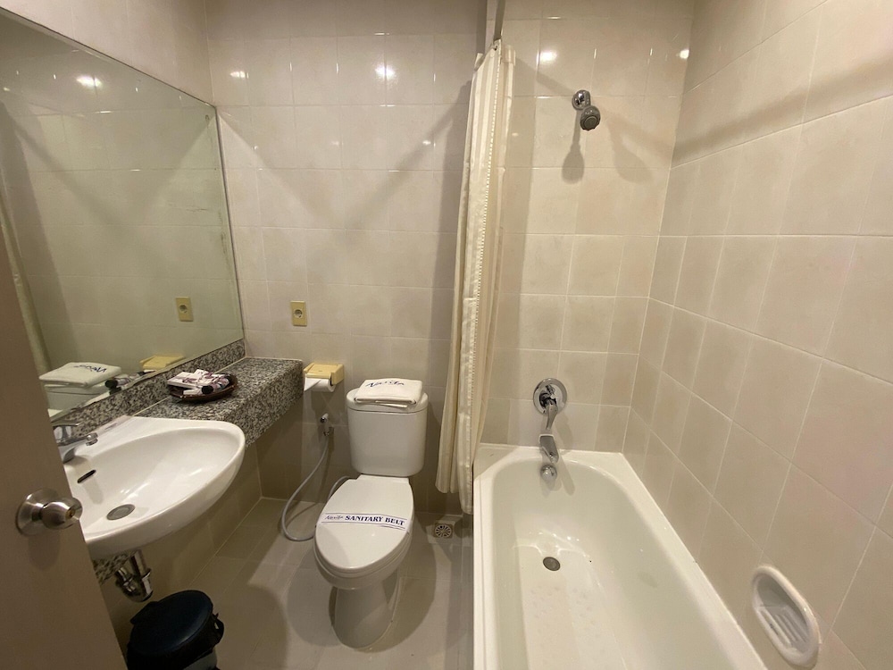 Narita Hotel Tulungagung 32/35