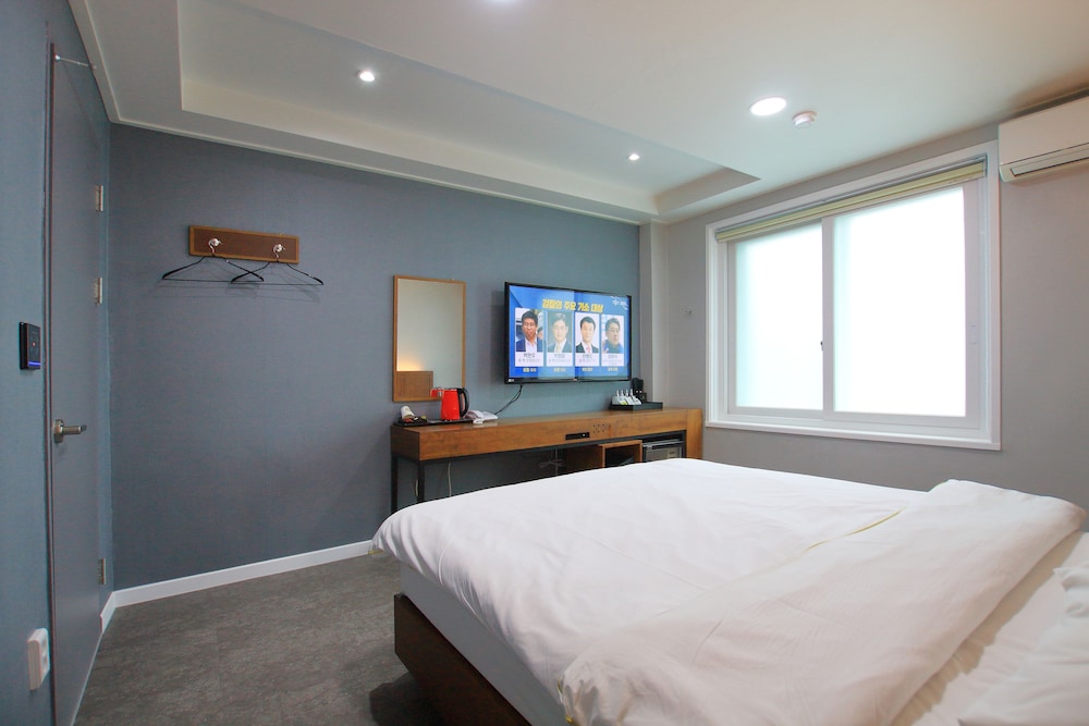 Valentine Hotel 17/47