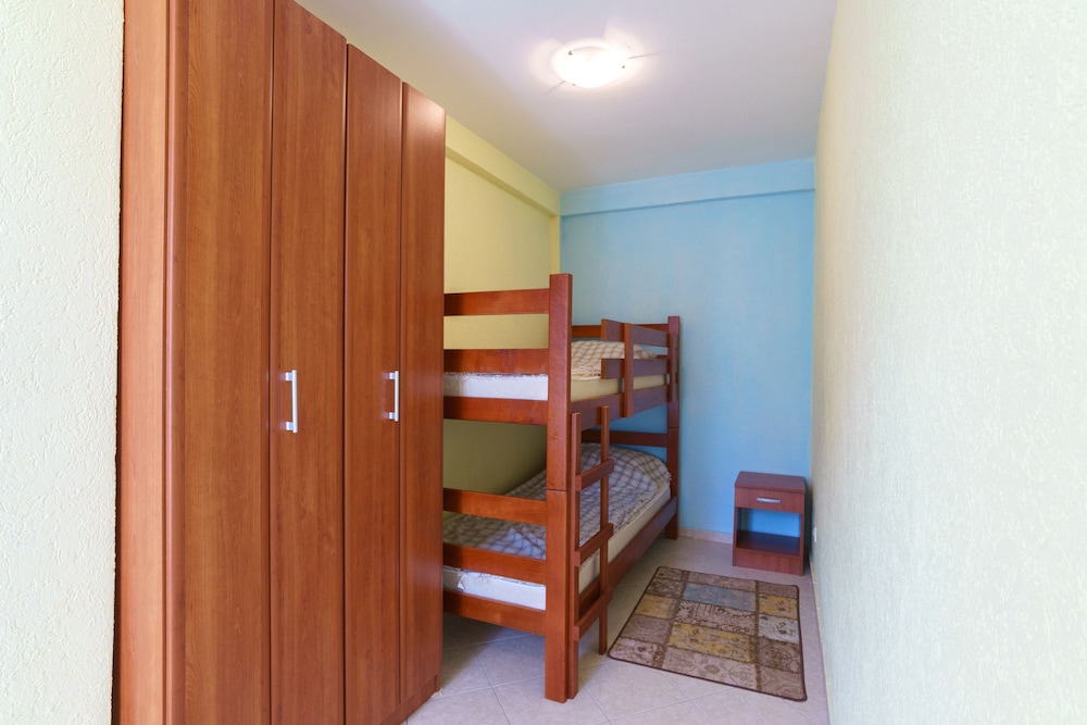 Apartments Lora 24/50