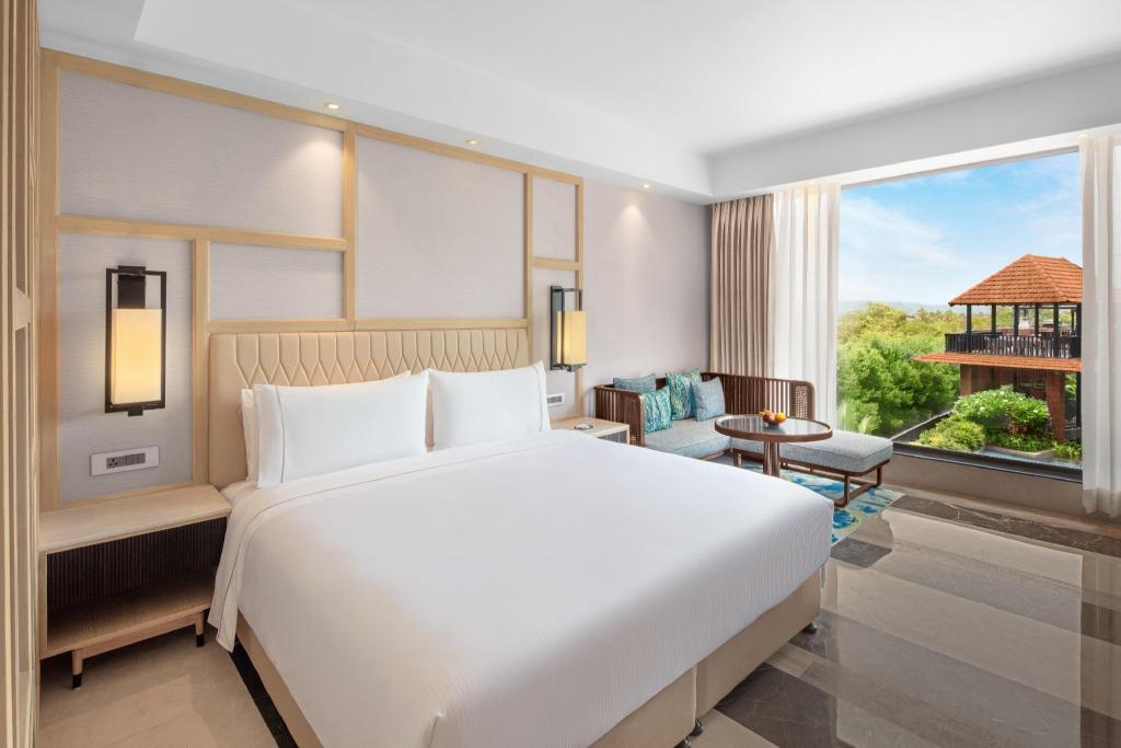 غرفة بسرير كينج بإطلالة على الفناء، The Westin Goa 11/16
