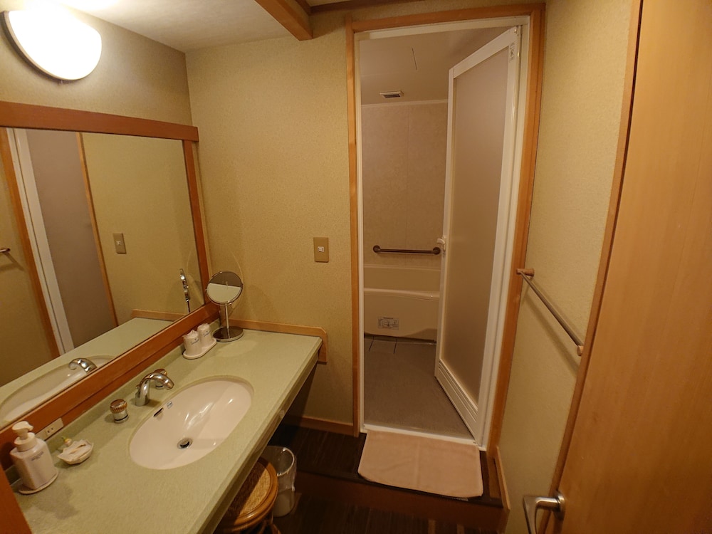 Kasuga Hotel 44/47
