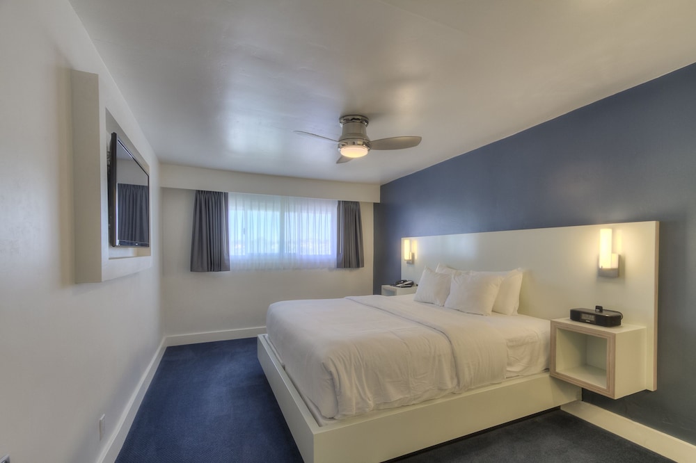 Oceanside Marina Suites 14/43