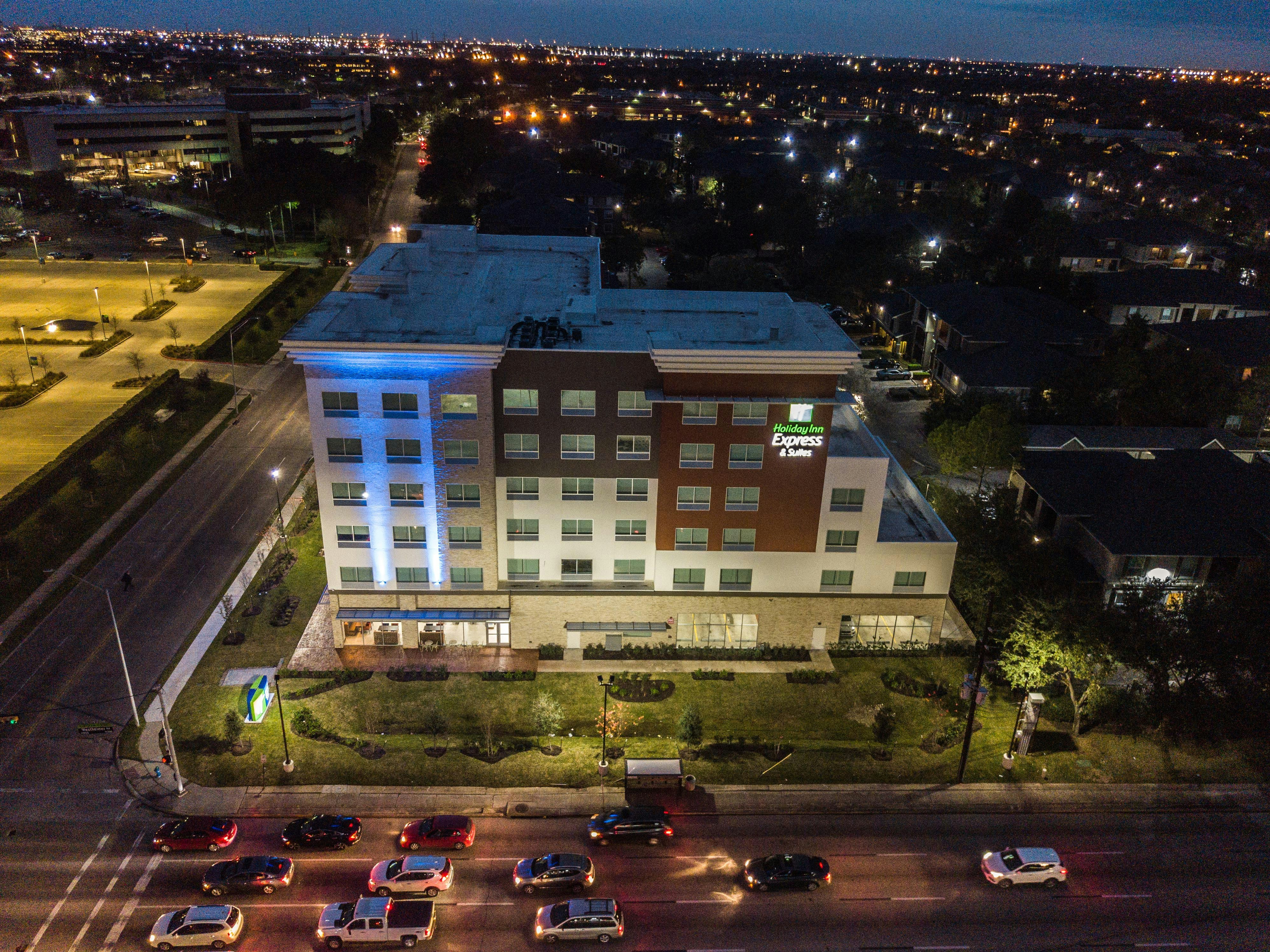 Holiday Inn Express and Suites Houston Westchase - Westheimer 4/59