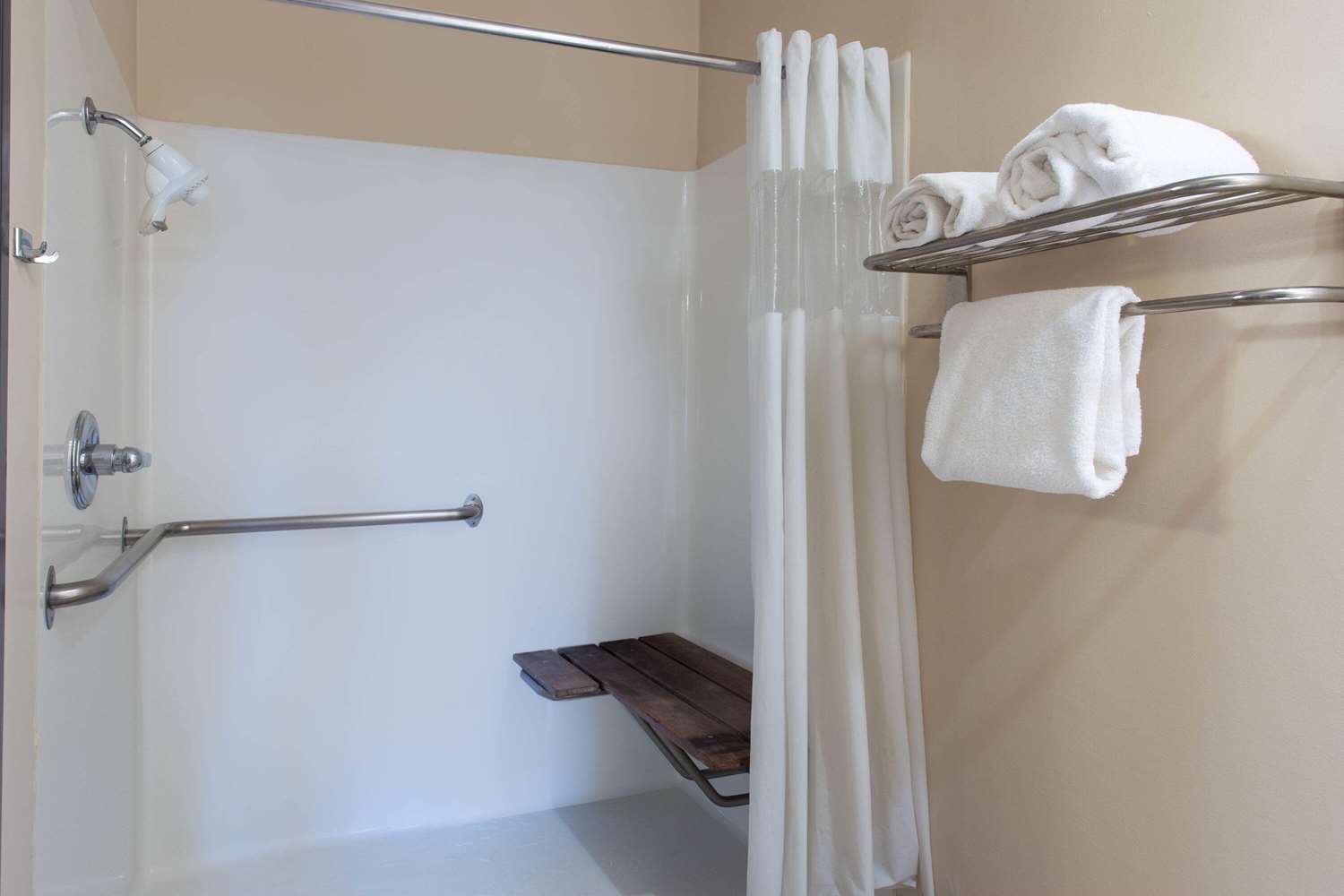 Ramada by Wyndham Glendale Heights/Lombard 18/18