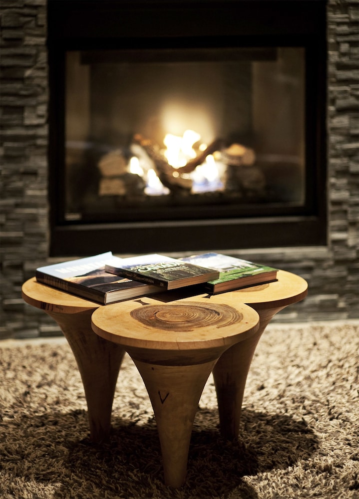 Executive Inn At Whistler Village 47/51